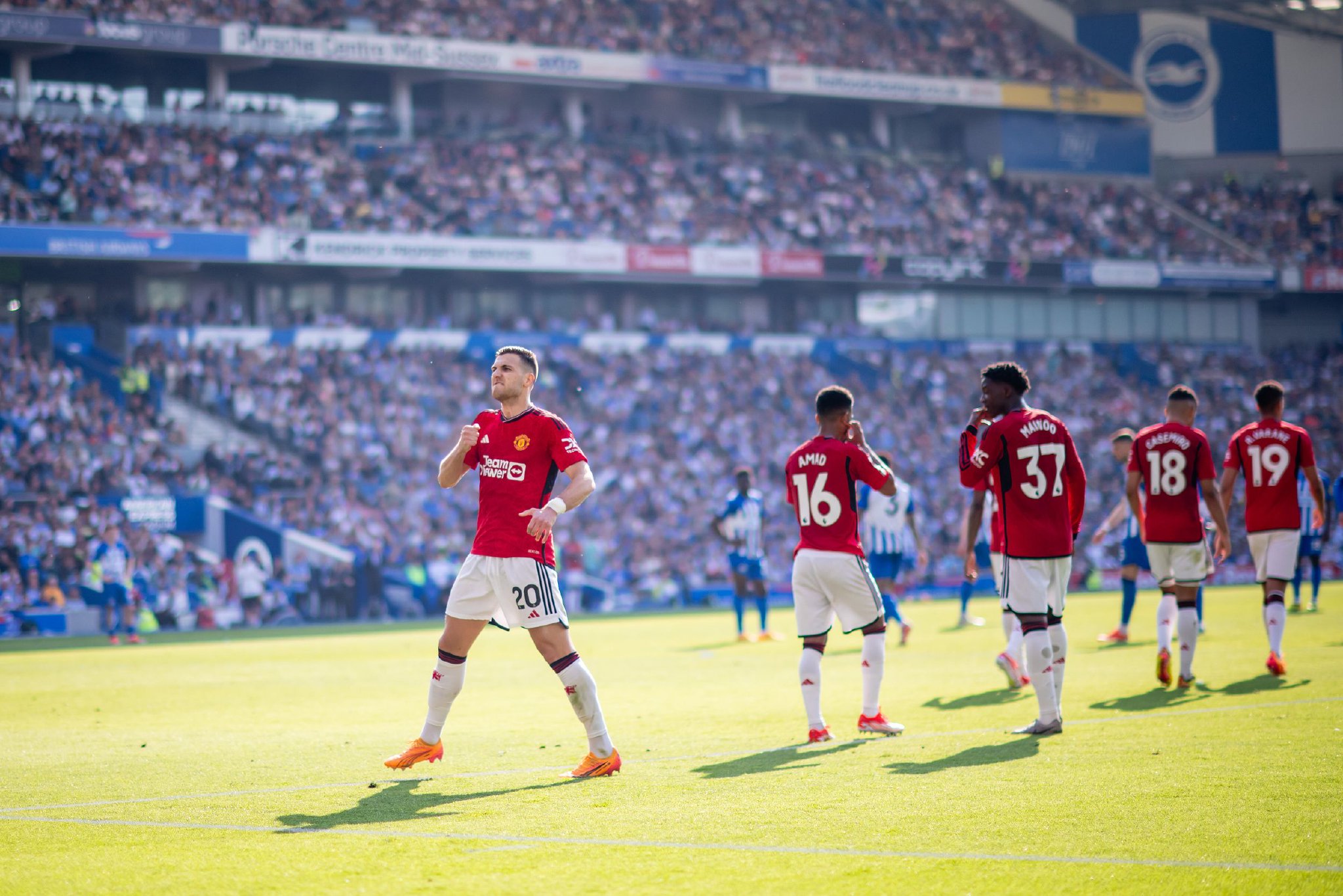 歐聯杯16強附加賽首回合塞維利亞3-0埃因霍溫 奧坎波斯1傳1射全場最佳!.